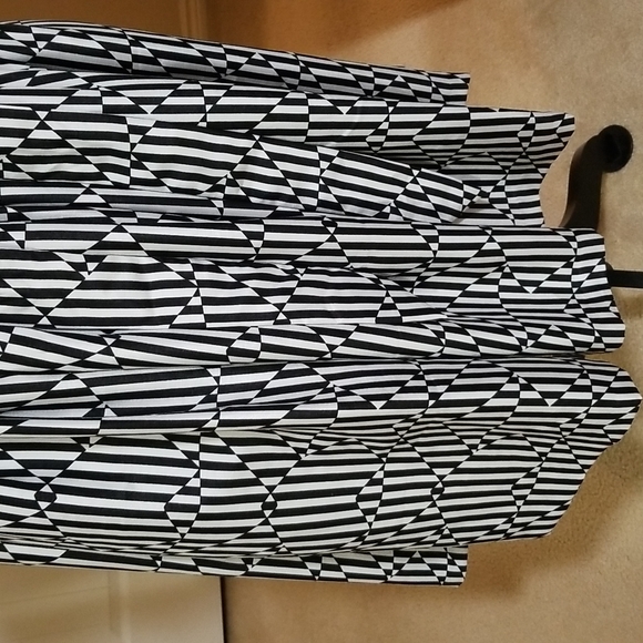 "HOST PICK" Isaac mizrahi short sleeves dress. - Picture 3 of 5